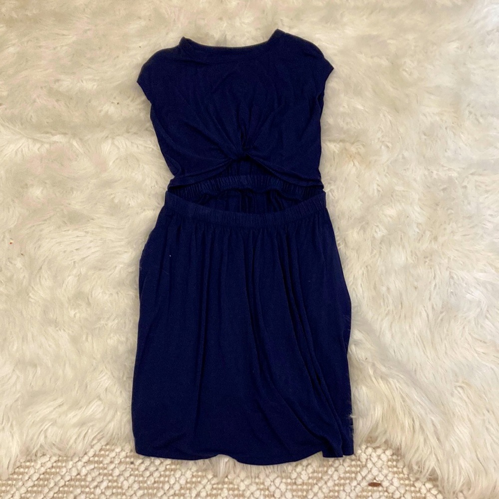 Really cute Nordstrom Navy dress with belly cut!
